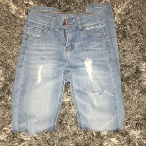 LIGHT BLUE RIPPED JEANS